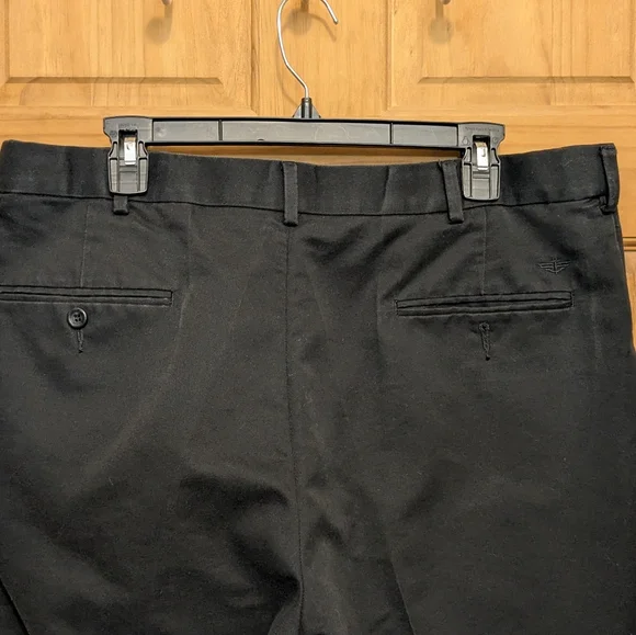 Dockers D4 Khaki Pants Men's 36x30 Black Classic Fit Pleated Relaxed Straight - Picture 6 of 10